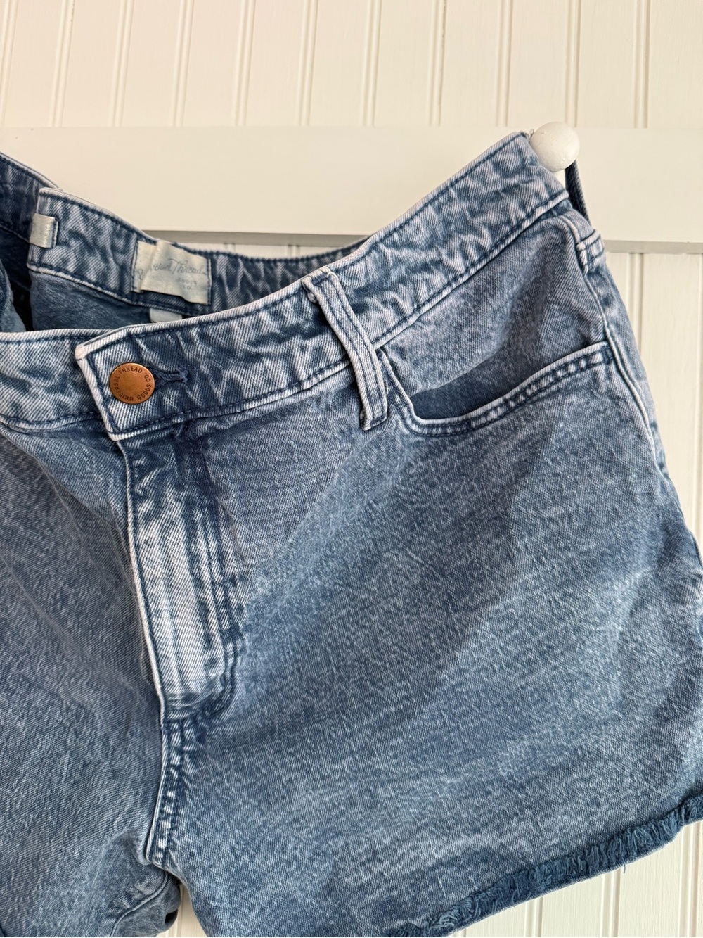Universal Thread Jean Shorts Size 16 in a medium blue denim - Picture 2 of 5